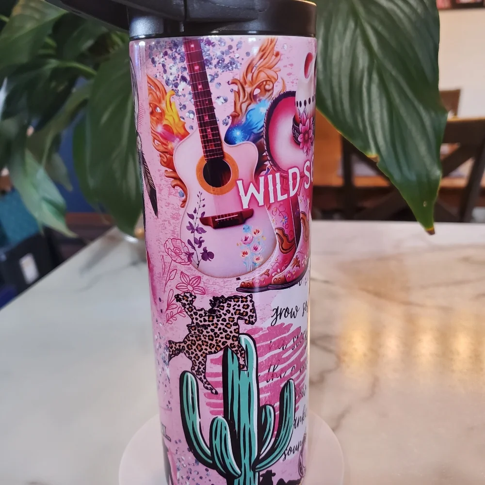A COUNTRY GIRL CAN SURVIVE 20oz Tumbler with duo lids 🎉sale